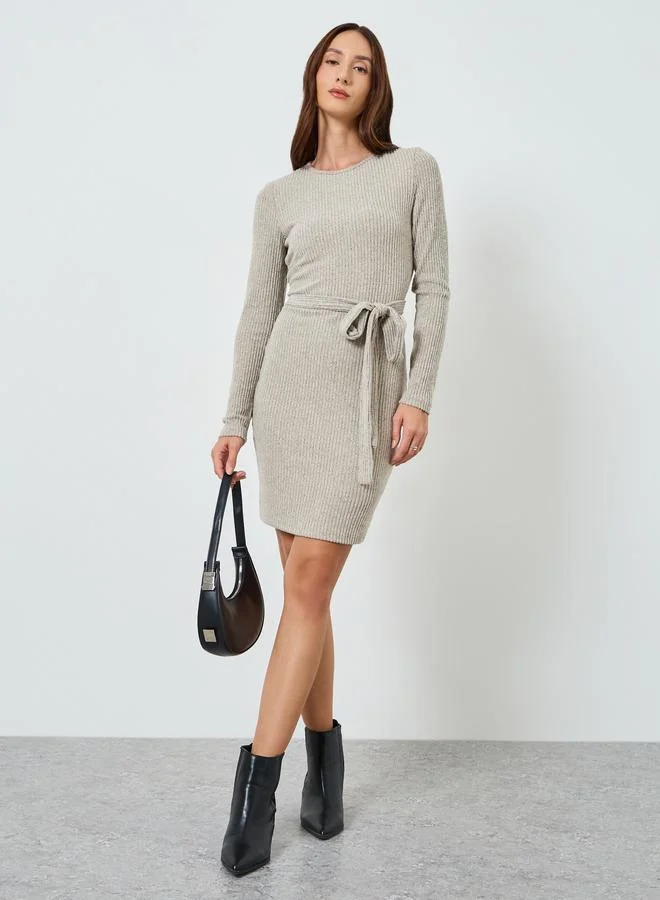 تايك تو فستان قصير ضيق مضلع بأكمام طويلة