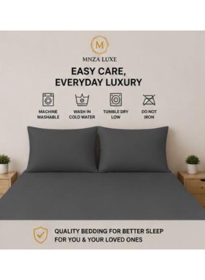 طقم ملاءة سرير مطاطية سادة من الألياف الدقيقة من MNZA LUXE، ملاءة مطاطية واحدة + غطاءا وسادة | ناعم للغاية، قابل للتهوية، مقاوم للتجاعيد | رمادي داكن - Image 3