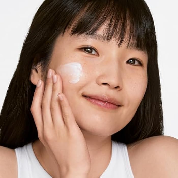 Clinique Moisture Surge Intense 72H Lipid-Replenishing Hydrator Face Moisturizer With Aloe Water + Cica | Hydrating + Moisturizing - Image 4