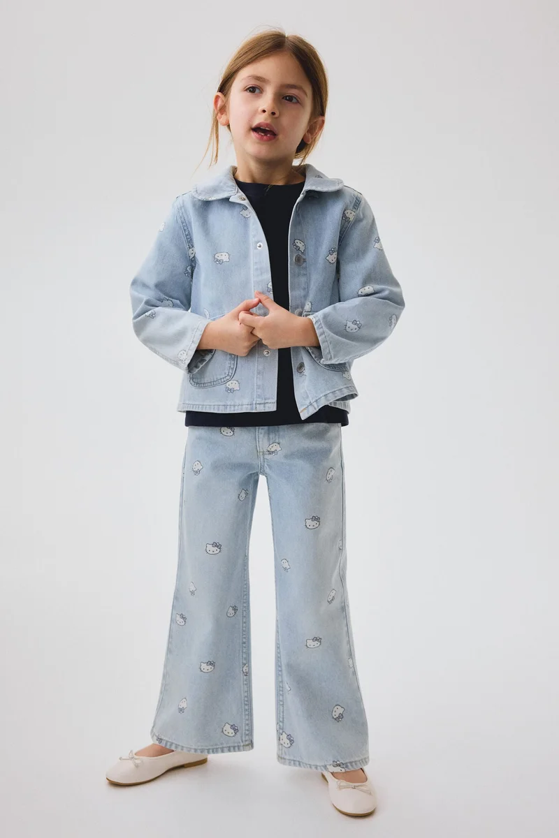 اتش اند ام جينز بساق واسعة مزيّن بطبعة