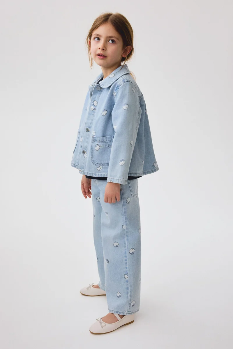 اتش اند ام جينز بساق واسعة مزيّن بطبعة