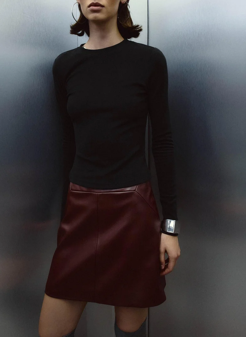 ليتشي بلوزة ذات اكمام طويلة ولون احادي