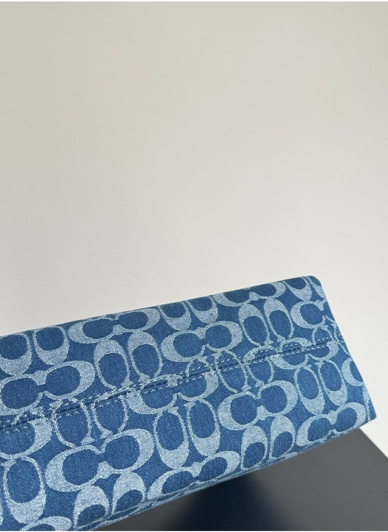 coachoutlet - Coach Laurel Shoulder Bag In Signature Canvas - Image 1