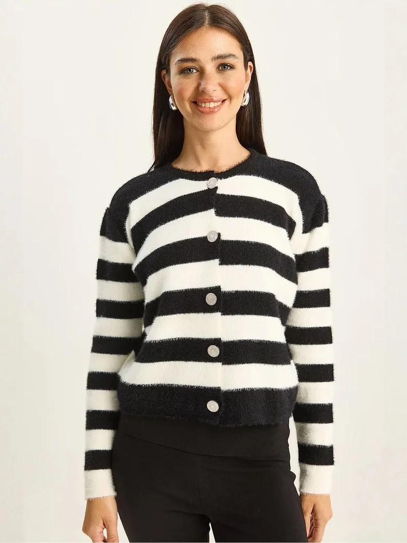 بيانكو لوتشي كارديجان محبوك مخطط بأزرار من لوتشي