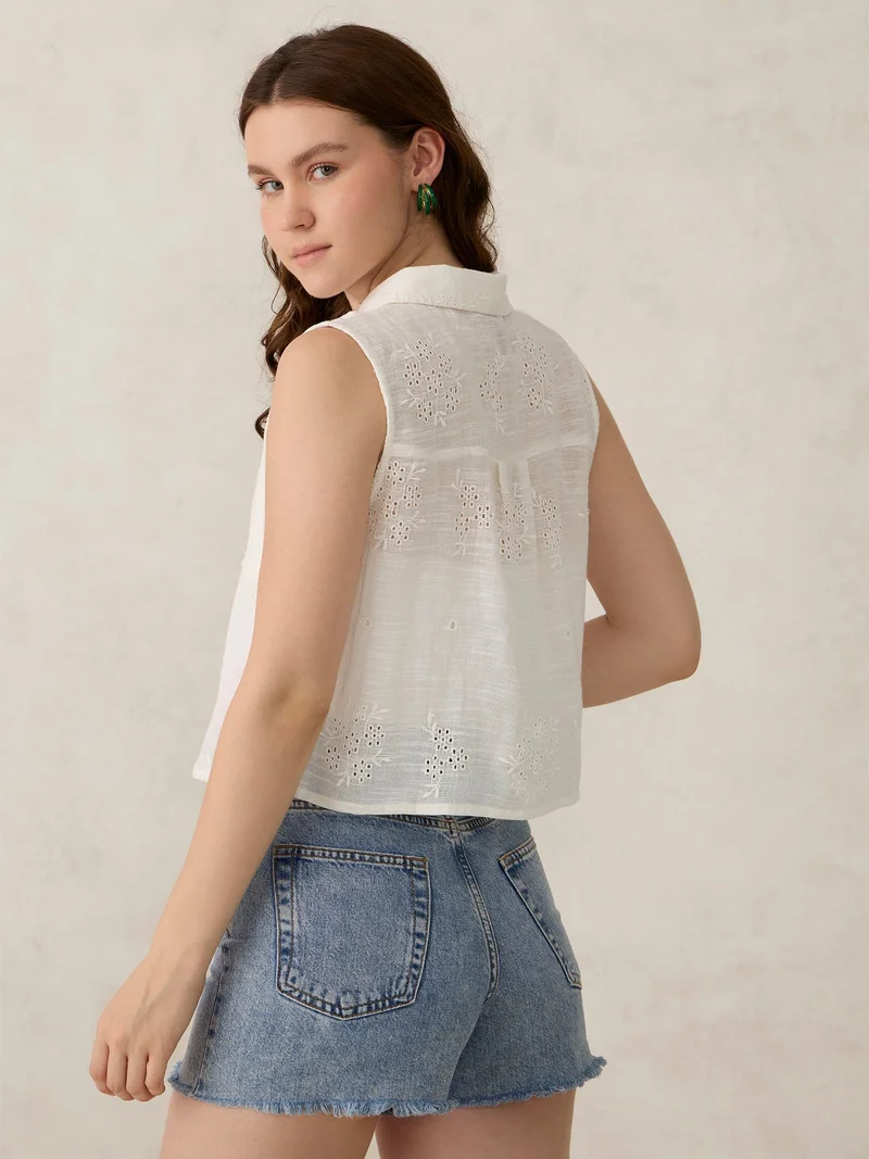 OUTZIDR White Sleeveless Boxy Shirt