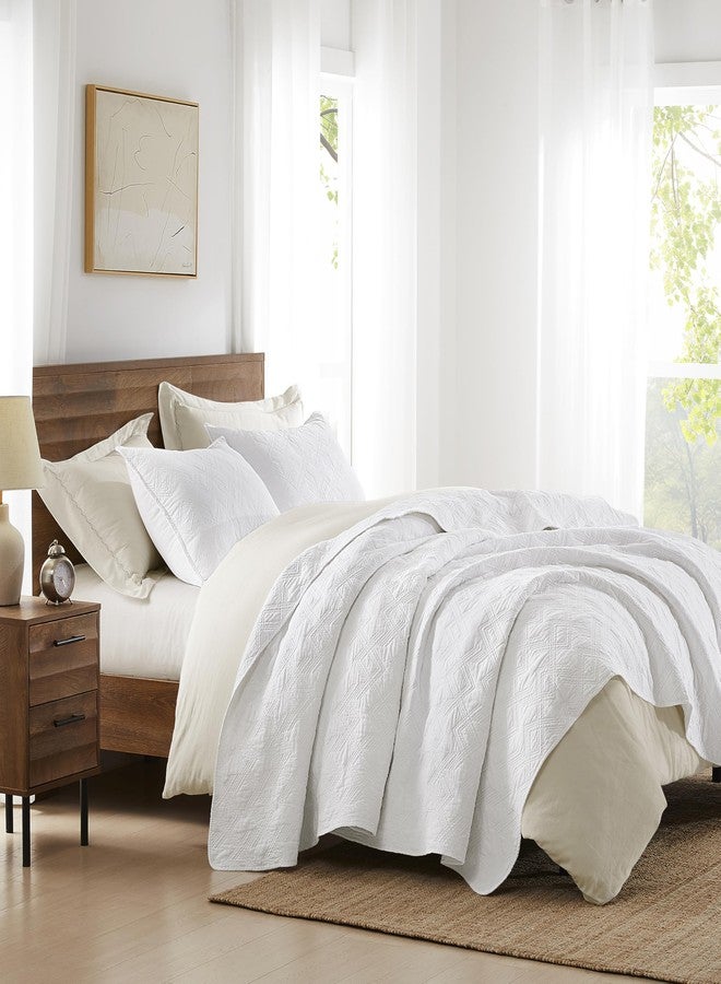 WDCOZY طقم لحاف أبيض من القطن الخالص 100% من WDCOZY، مقاس كينج مع غطاءين للوسائد، تصميم ريفي أنيق، خفيف الوزن، ناعم الملمس، مناسب لجميع الفصول، 3 قطع، 106 × 96 بوصة - Image 4
