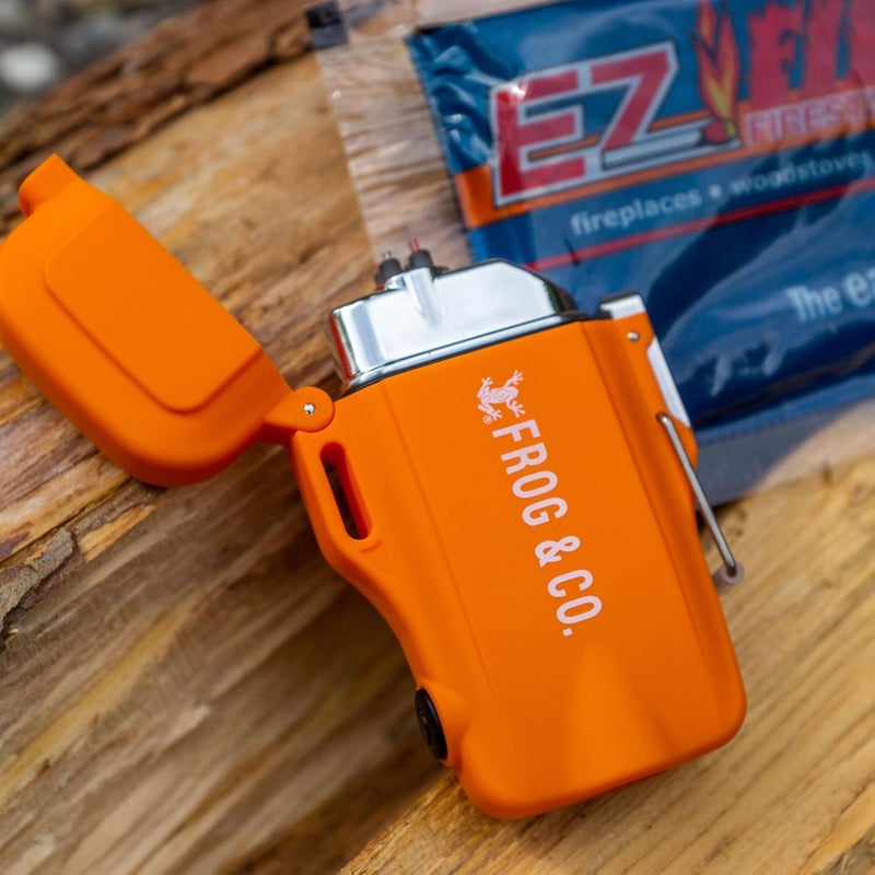 EZ FIRE FIRESTARTER ولاعة تسلا Tough من Survival Frog 2.0 – مقاومة للماء، مقاومة للرياح، بدون لهب، كهربائية قابلة لإعادة الشحن عبر USB مع مصباح يدوي مدمج وصفارة طوارئ. - Image 5