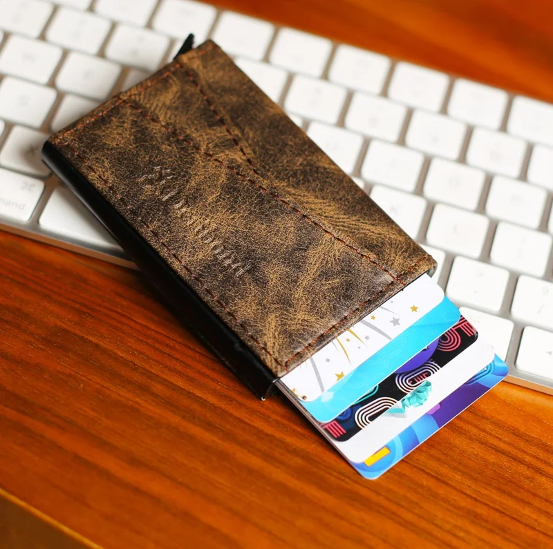 ديريبوند Men's Belt and Crazy Leather Mechanism Card Holder