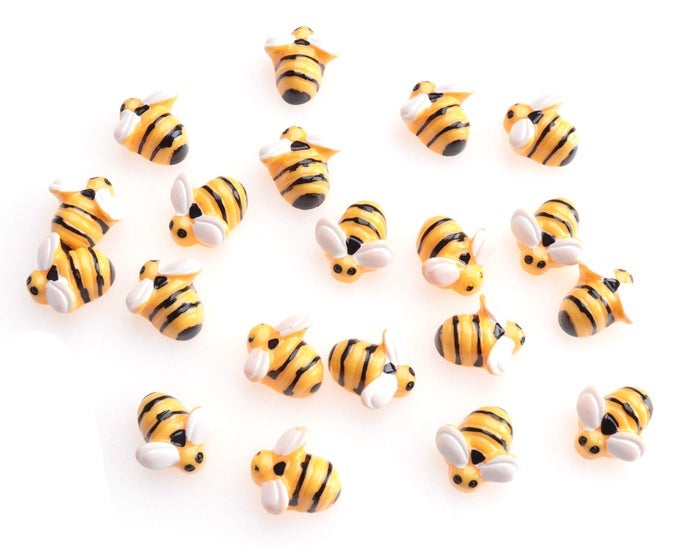 20 PCS MINI BEE ORNAMENTS TINY RESIN FLATBACK EMBELLISHMENT BUMBLE BEE FOR HAIR CLIP DIY CRAFT ART PROJECT HOME GARDEN DECORATION SUPPLIES JEWELRY MAKING SCRAPBOOKING LARGE