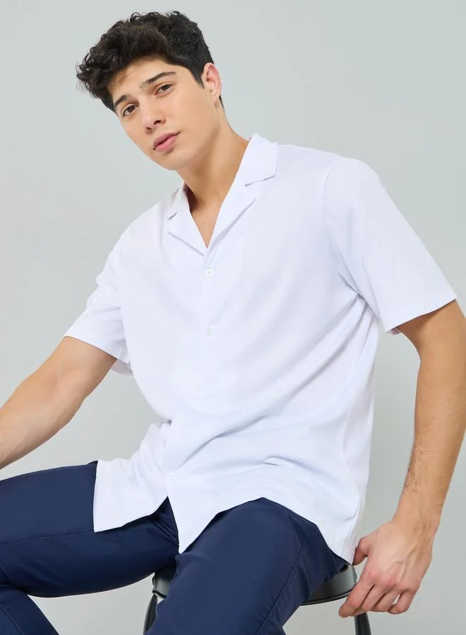 تايك تو قميص رجالي بأكمام قصيرة وياقة مشقوقة