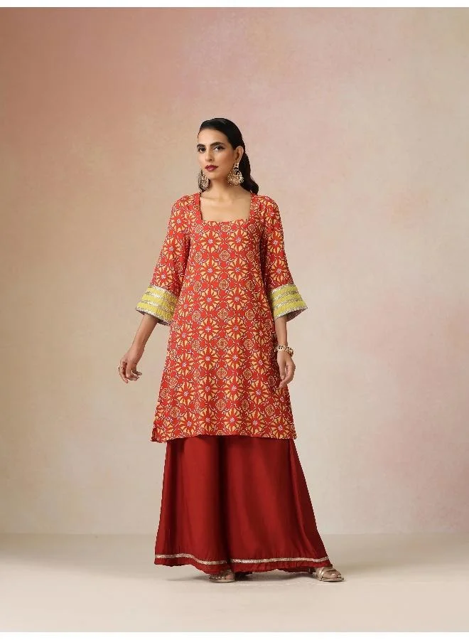 ترو برونز طقم كورتا شيرارا فيسكوز بطبعة أحمر وأخضر من ترو براونز