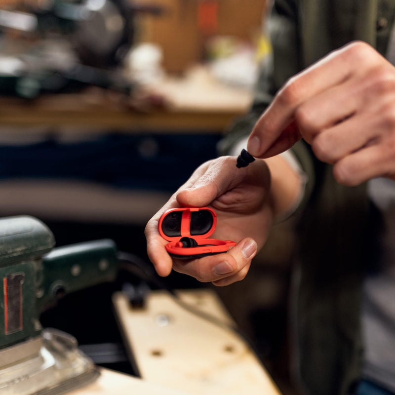 ALPINE HEARING PROTECTION سدادات أذن ألباين وورك سيف للبناء للبالغين - حماية أذن قابلة لإعادة الاستخدام للعمل والأعمال اليدوية - فلتر مريح مضاد للحساسية لتقليل الضوضاء - 23 ديسيبل - مع حبل أمان أسود - Image 5