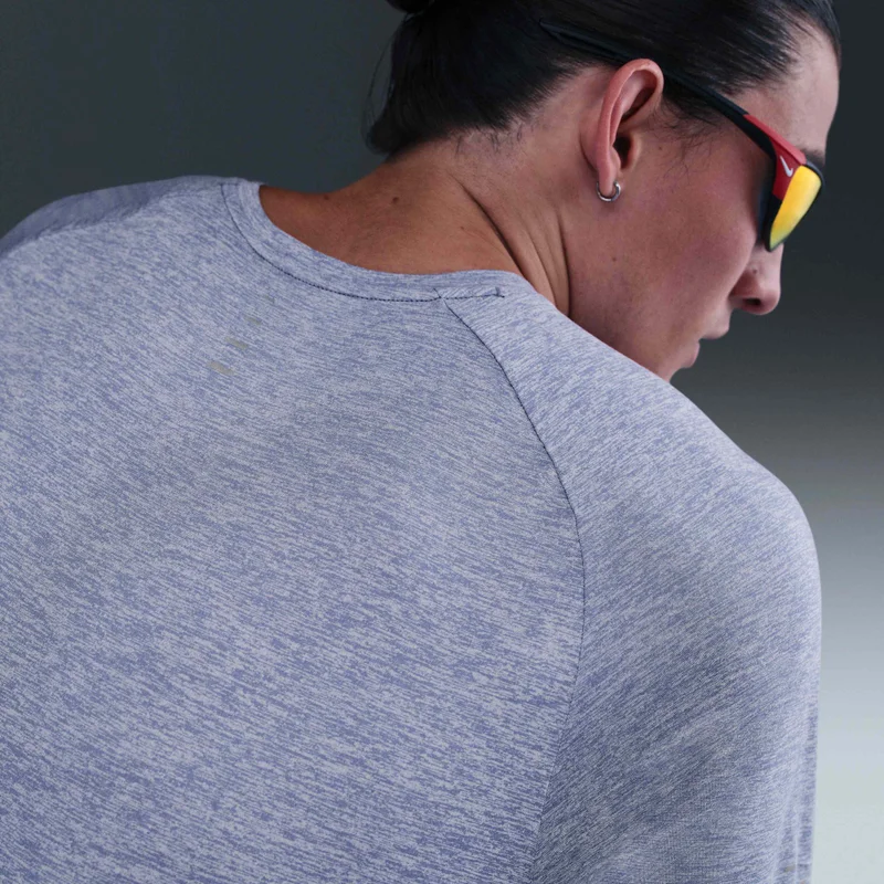 نايكي تيشيرت الجري سترايد دراي فت ايه دي في للرجال