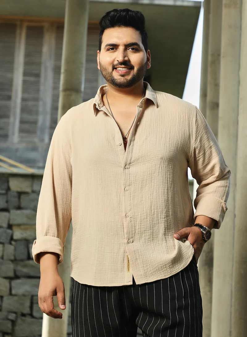 انستافاب بلس قميص رجالي أبيض مائل للصفرة بنسيج خفيف للملابس الكاجوال