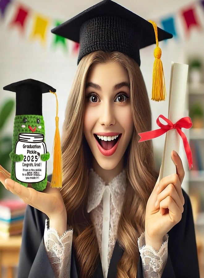 MAMAGIFTREE زينة تخرج من MAMAGIFTREE لعام 2025، هدايا تخرج كروشيه يدوية مضحكة على شكل مخلل، هدية مثالية له ولها - هدايا تهنئة لطيفة لخريجي دفعة 2025 من المدرسة الثانوية والجامعة، مع 5 شرابات ملونة. - Image 4