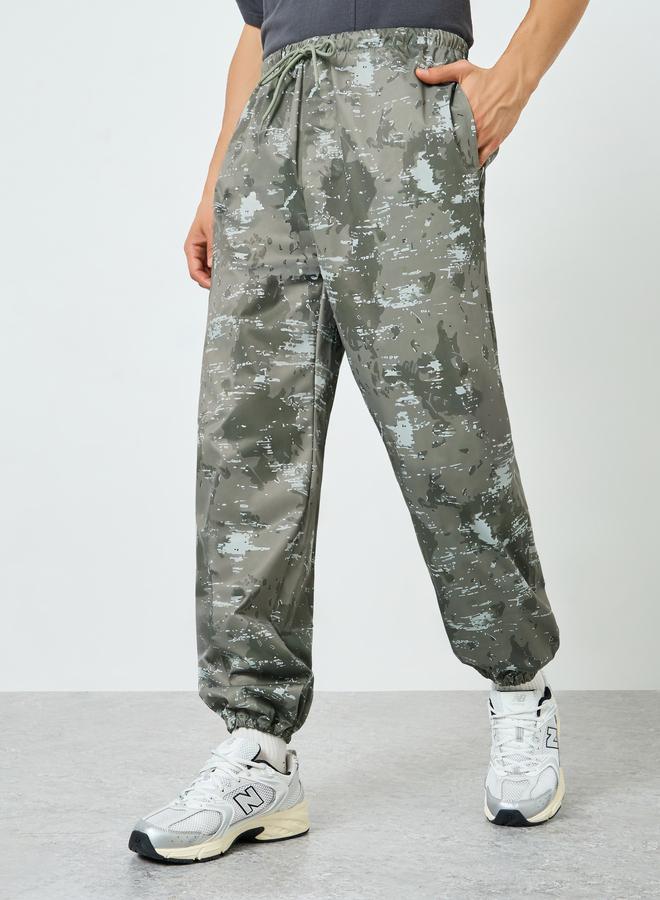 ستايلي بنطال رياضي رجالي مطبوع بقصة مريحة - Image 1