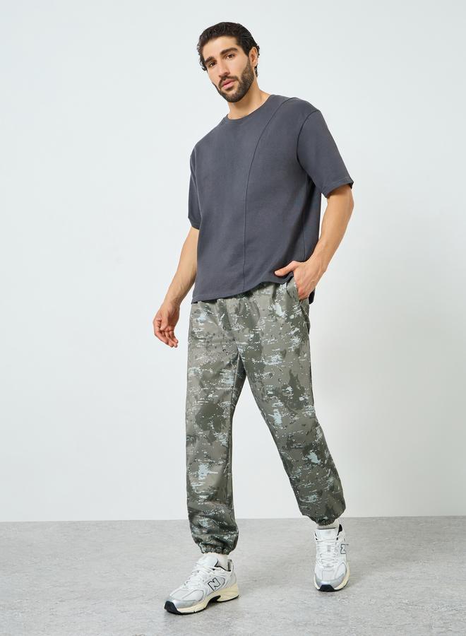 ستايلي بنطال رياضي رجالي مطبوع بقصة مريحة - Image 2