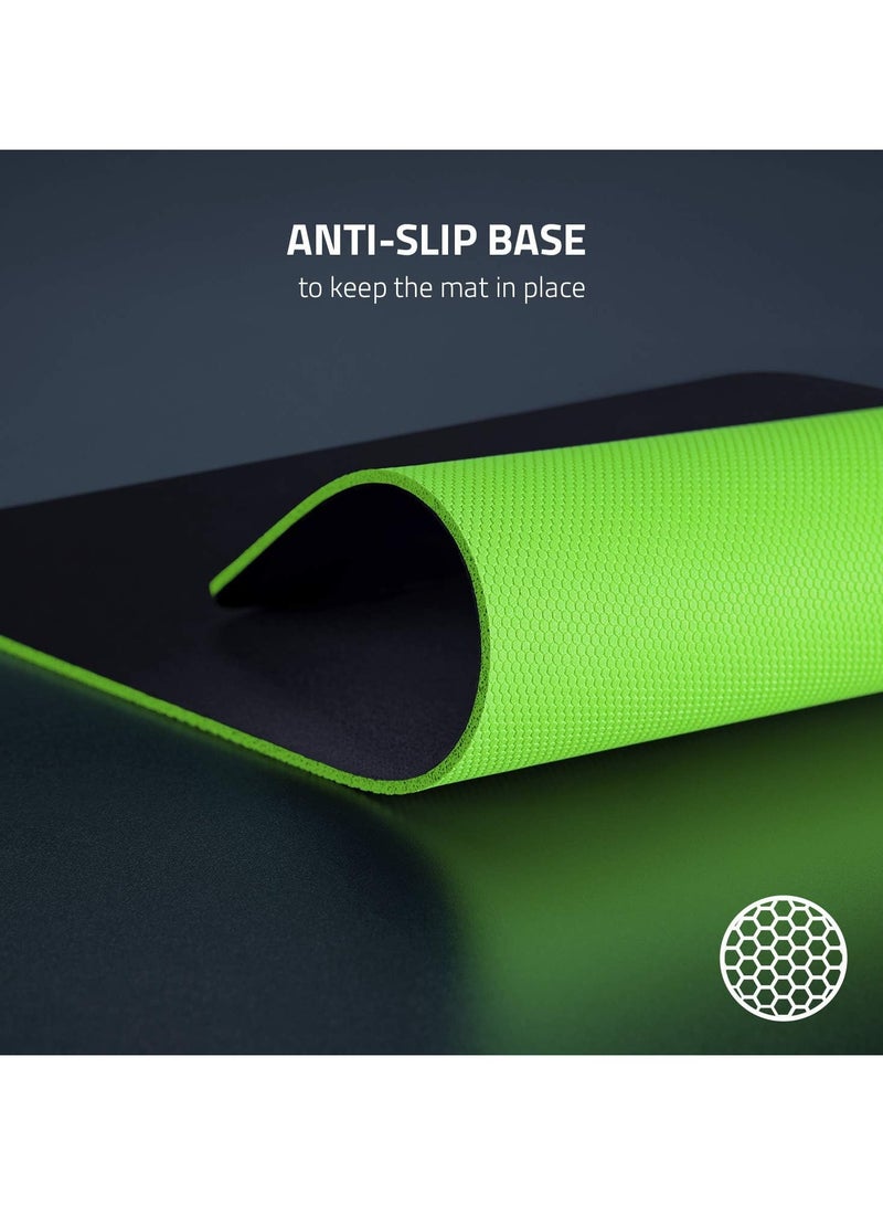 لوحة ماوس الألعاب القماشية Razer Gigantus v2 (متوسطة): رغوة سميكة وعالية الكثافة - قاعدة غير قابلة للانزلاق - أسود كلاسيكي  - Image 1