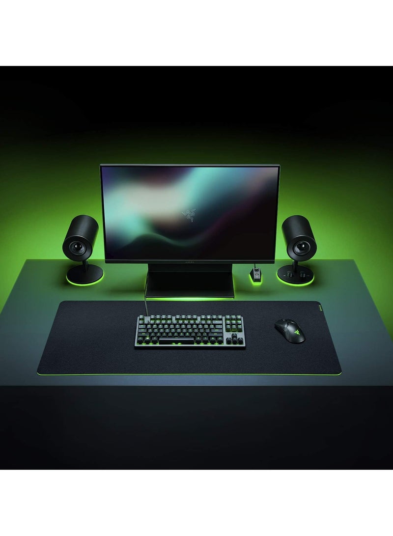 لوحة ماوس الألعاب القماشية Razer Gigantus v2 (متوسطة): رغوة سميكة وعالية الكثافة - قاعدة غير قابلة للانزلاق - أسود كلاسيكي  - Image 2