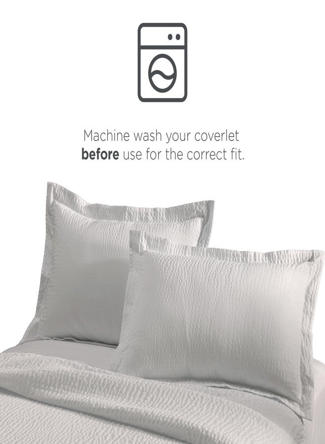 Courtyard by Marriott غطاء سرير كينغ من فندق كورت يارد باي ماريوت - خفيف الوزن وقابل للتنفس مع نسيج مموج مفعل بالغسيل لراحة على مدار السنة - غطاء سرير كينغ - غطاء سرير أبيض فندقي - Image 2