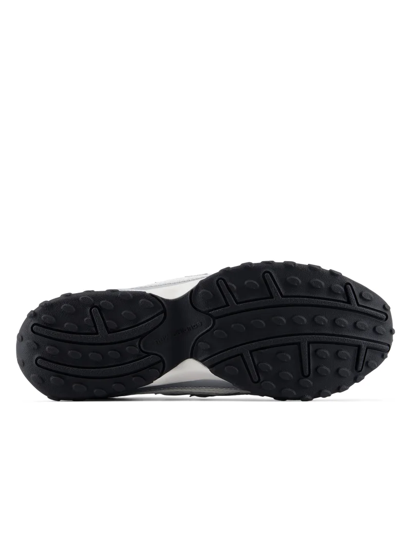New Balance SEA SALT with SILVER METALLIC and NB NAVY 204L Sneakers  | Best Price UAE