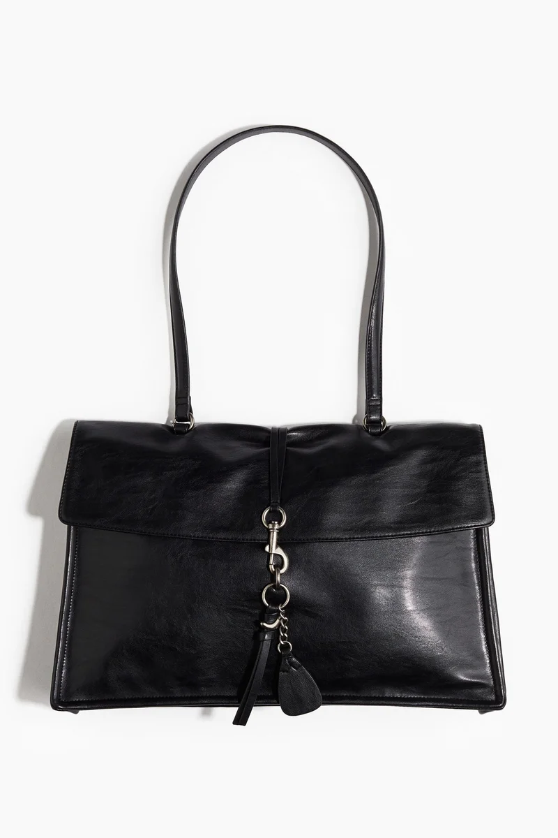 اتش اند ام حقيبة يد مزيّنة بحلية