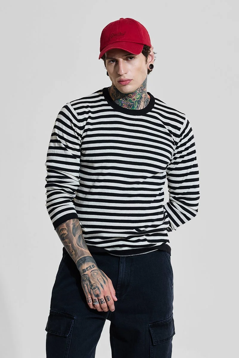 سنيتش تيشيرت ضيق مخطط باللون الأسود