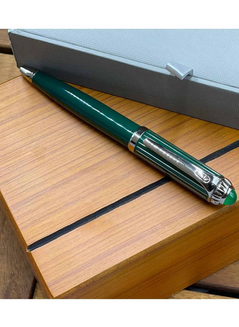 Luxurious men's pen in a distinctive and elegant box