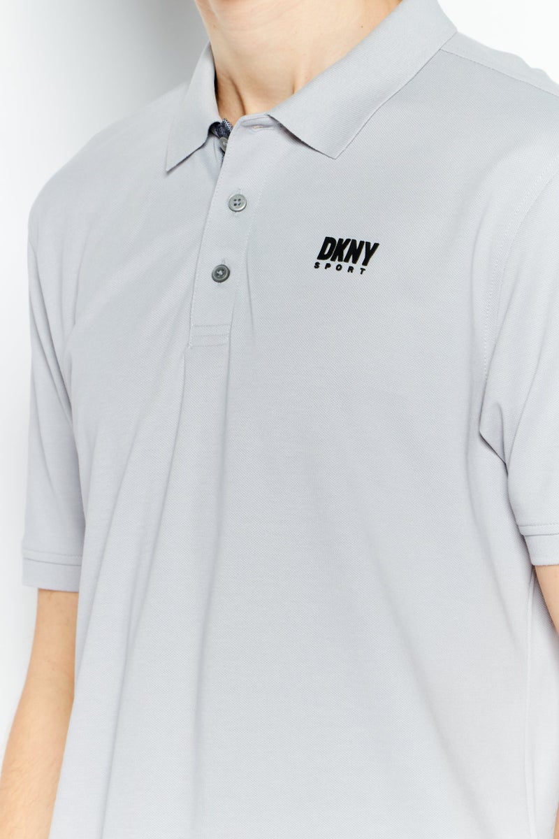 DKNY Sport قميص بولو رياضي للرجال بأكمام قصيرة، خارجي، رمادي - Image 3