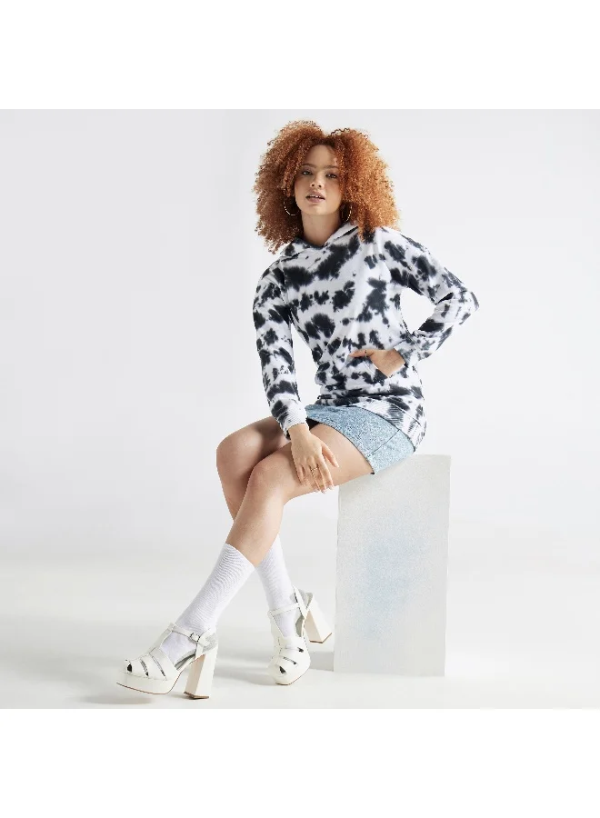 Splash FAV All-Over Graphic Print Hoodie with Drop Shoulder Sleeves and Kangaroo Pocket