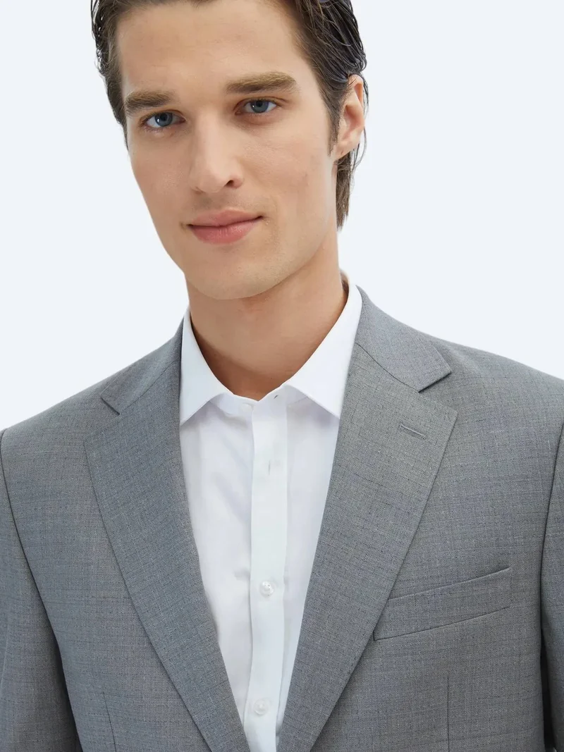 كيب بدلة رمادية منقوشة بقصة عادية من مزيج الصوف