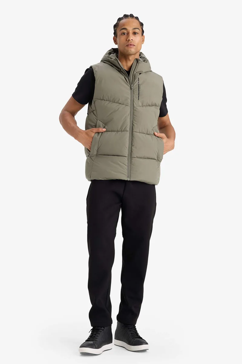 ديفاكتو DeFactoFit Regular Fit Hooded Waterproof Puffer Vest
