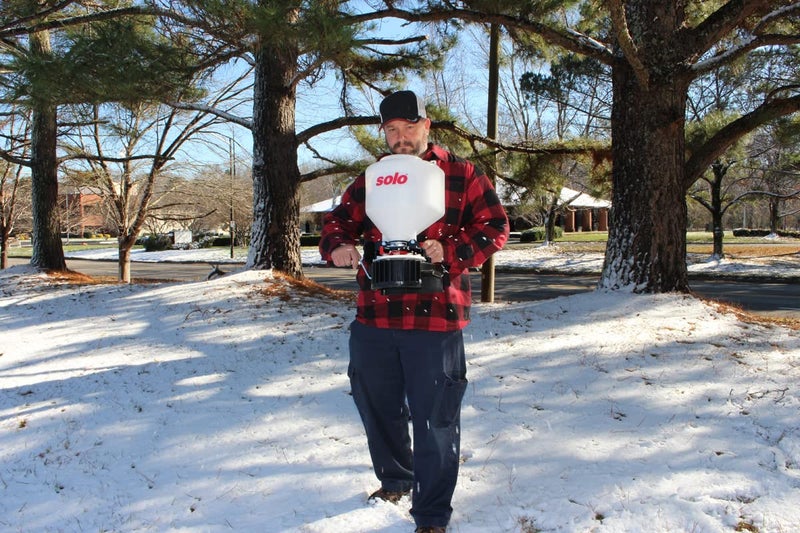 SOLO Inc. Solo 421 20-Pound Capacity Portable Chest-mount Spreader with Comfortable Cross-shoulder Strap - 421S, White, 20lb - Image 5