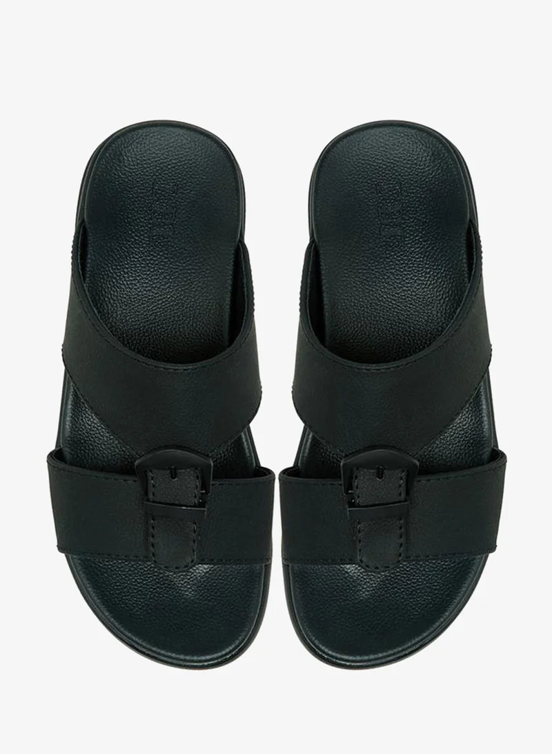 ال بي ال من شو اكسبرس Boys Buckle Accent Arabic Sandals