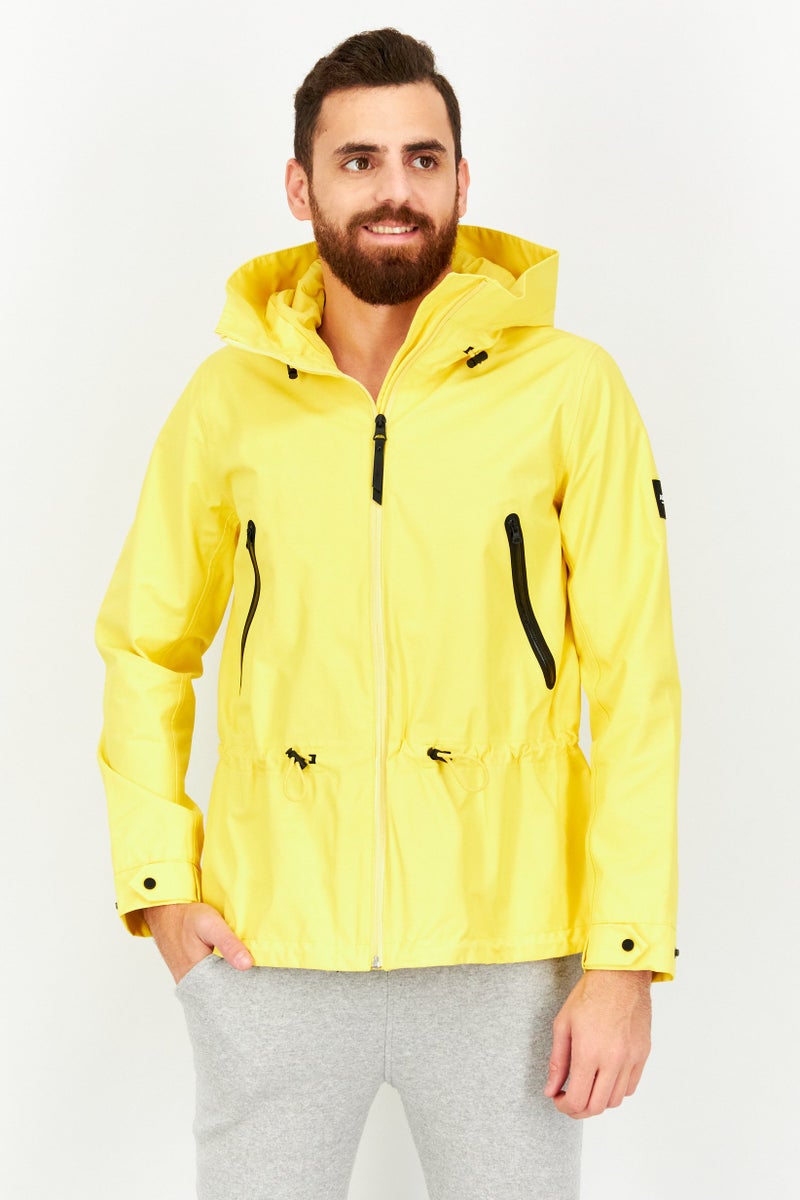 Aigle جاكيت واقي من الرياح بغطاء رأس للرجال، أصفر - Image 1