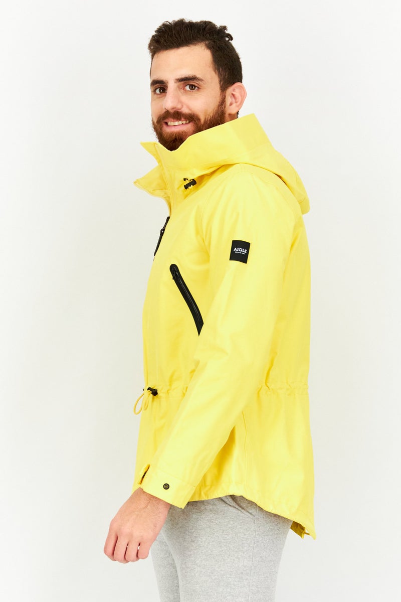 Aigle جاكيت واقي من الرياح بغطاء رأس للرجال، أصفر - Image 3