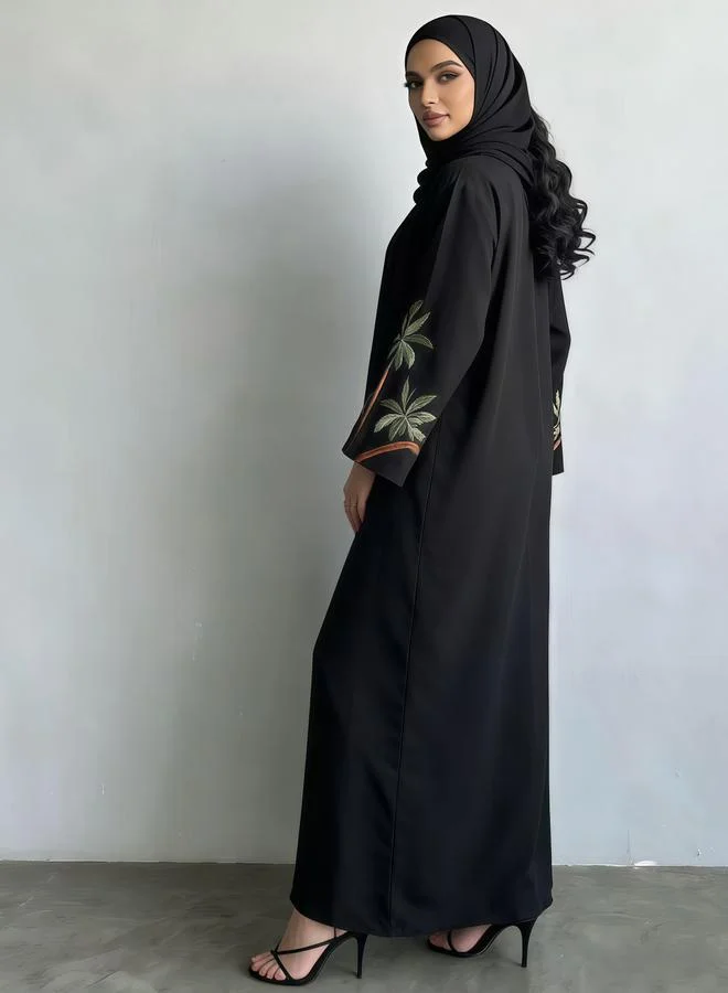 تايك تو عباية نسائية مفتوحة من الأمام ومطرزة بلون أسود