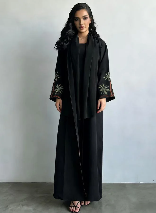 تايك تو عباية نسائية مفتوحة من الأمام ومطرزة بلون أسود