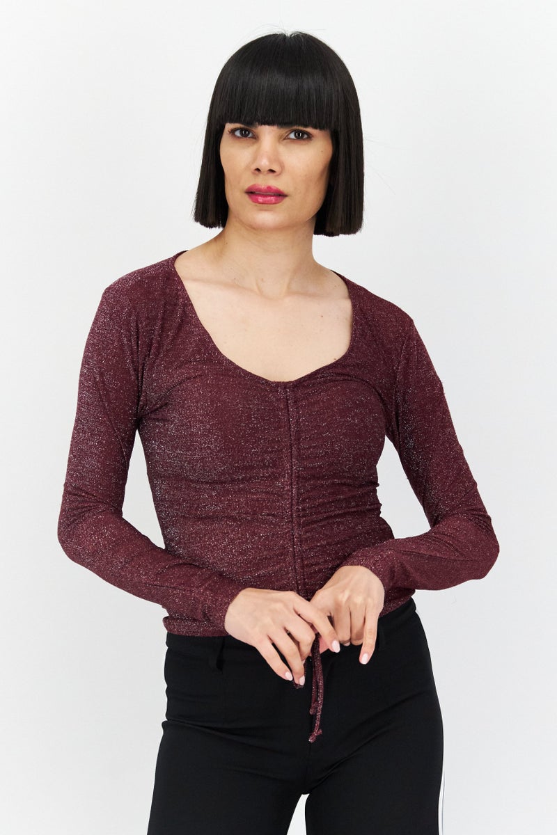 Ultra Flirt بلوزة معدنية بأكمام طويلة على شكل حرف V للنساء، بورجوندي - Image 1