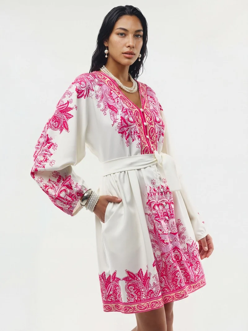 جينيفر Belted Mini Dress with V-Neck in Paisley