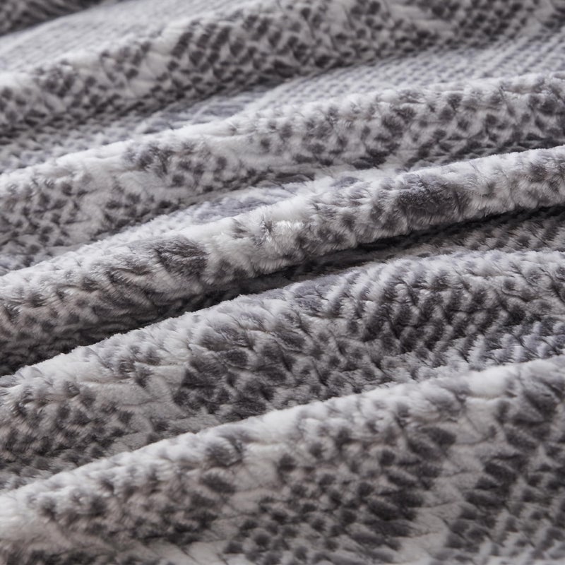 cOOva بطانية توأم كوفا Super Super Super - 3D Jacquard Leaf Fluffy رمي بطانية خفيفة الوزن وبطانية الصوف الدافئة لأريكة هدية للنساء أريكة أريكة التخييم والسفر (رمادي فاتح 60 "" x80 ") - Image 5