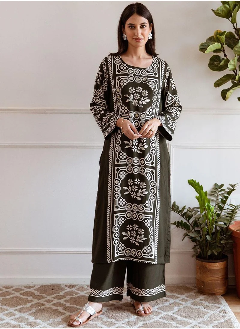 آي شين Women's Green Rayon Printed Tunic Full Length Palazzo Straight Fit Kurta Set