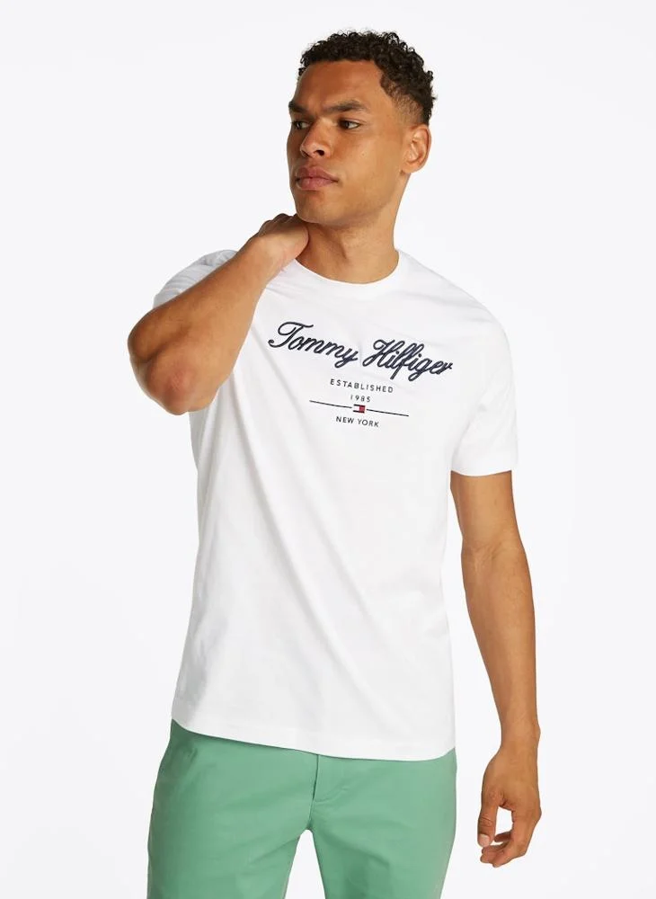 تومي هيلفيغر Script Logo Crew Neck T-Shirt