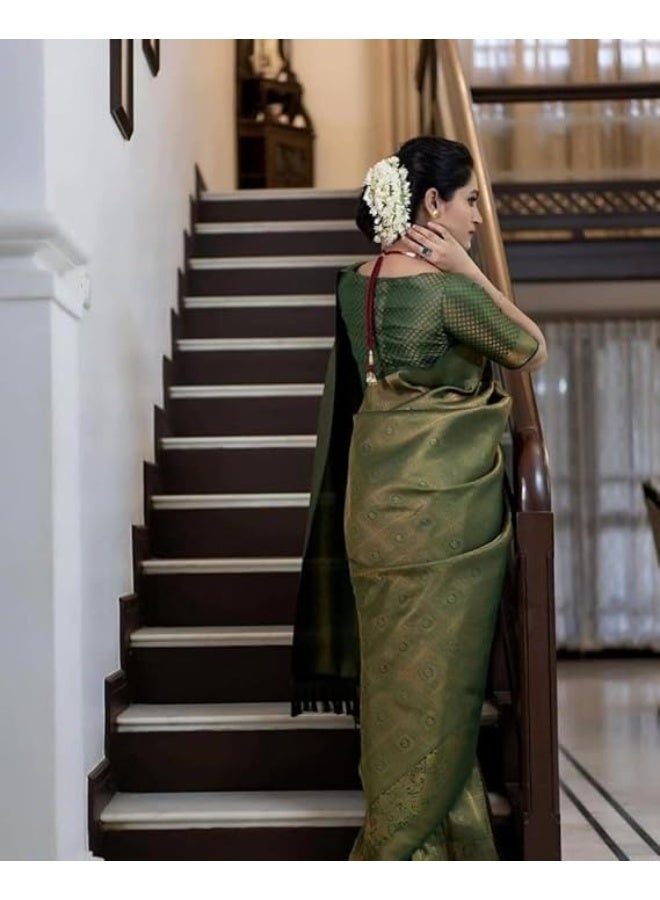 YASHIKA ساري حريري باناراسي أخضر للسيدات من Yashika مع قطعة بلوزة للملابس العرقية التقليدية saree-aaj-is-ao2-vaishnavi أخضر - Image 3