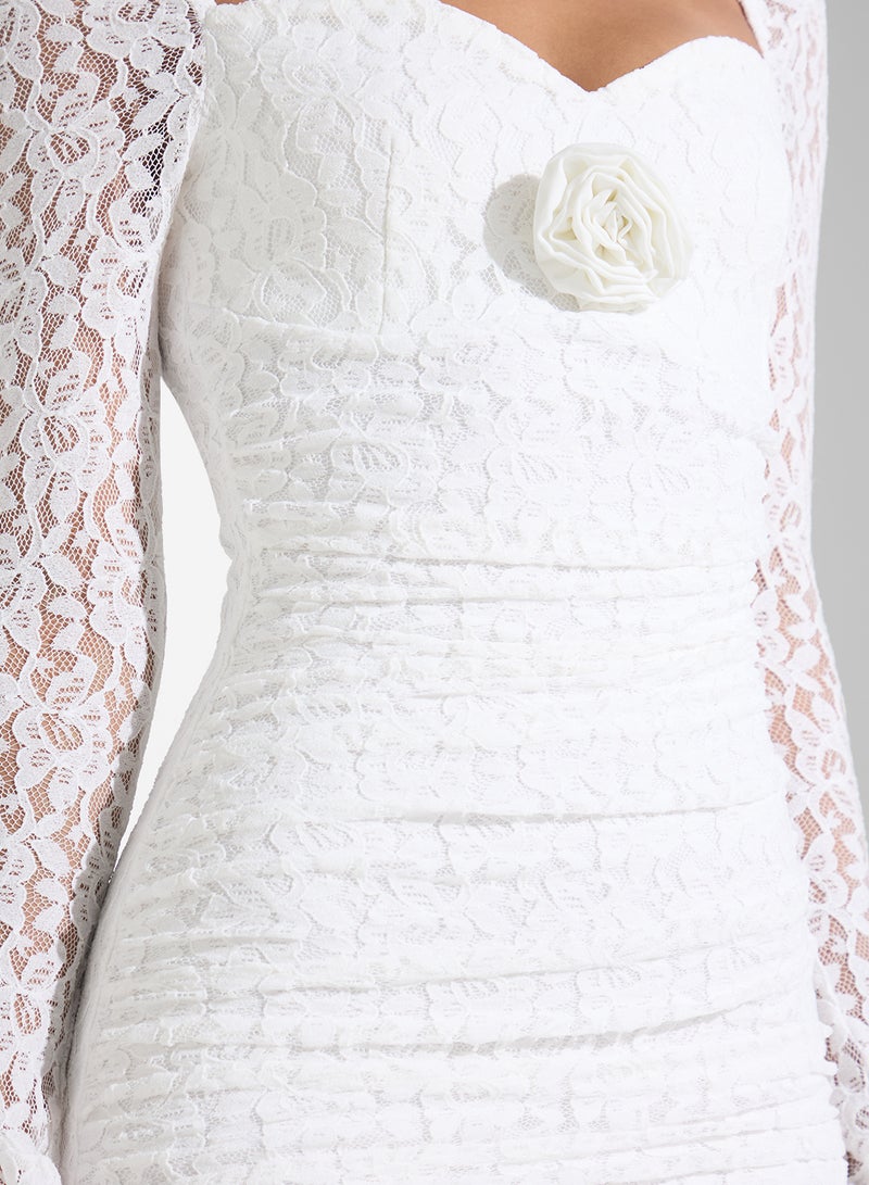 ايلا فستان سهرة مطرز بالدانتيل بياقة على شكل قلب وذيل سمكة - Image 4
