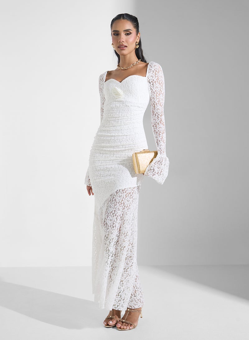 ايلا فستان سهرة مطرز بالدانتيل بياقة على شكل قلب وذيل سمكة - Image 5