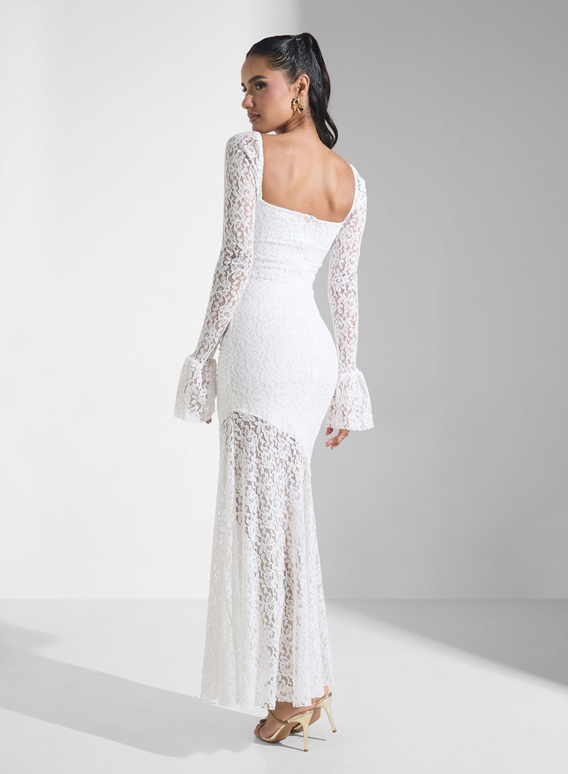 ايلا فستان سهرة مطرز بالدانتيل بياقة على شكل قلب وذيل سمكة - Image 2