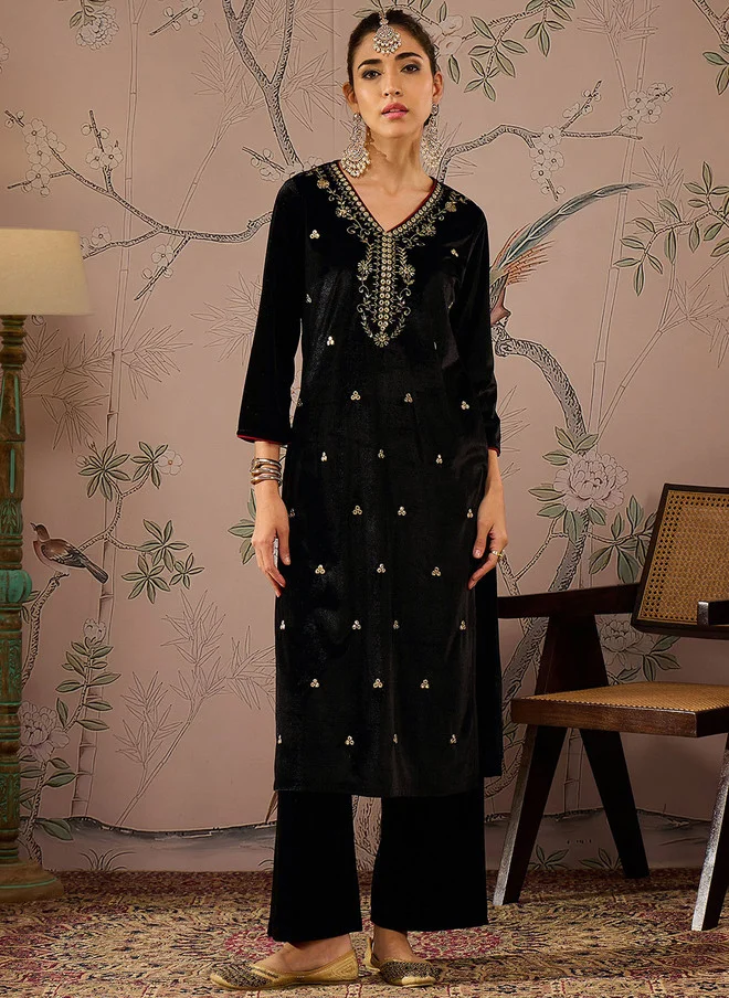 SASSAFRAS Black Floral Embroidered Velvet Kurta for Women
