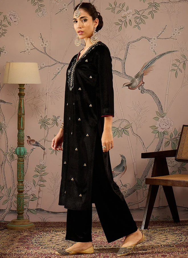 SASSAFRAS Black Floral Embroidered Velvet Kurta for Women