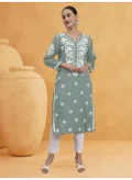 الايا رمادي فاتح